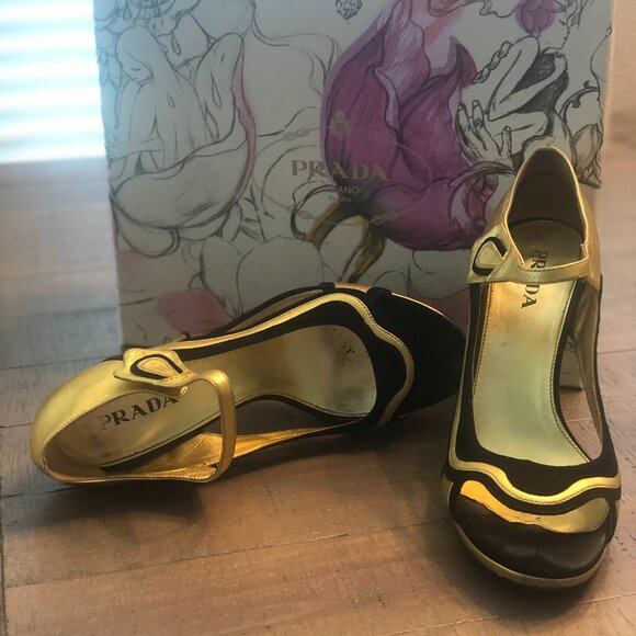 Prada Heels - Picture 3 of 10